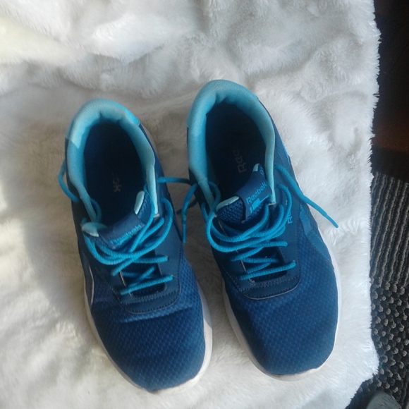 Women's 8.5 Reebok sneakers - Picture 2 of 5